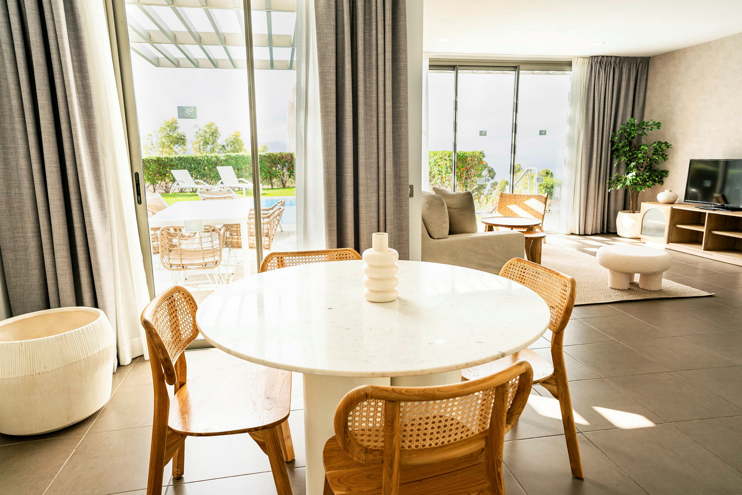 4-romsleilighet i villa med 6 ordinære senger og privat basseng