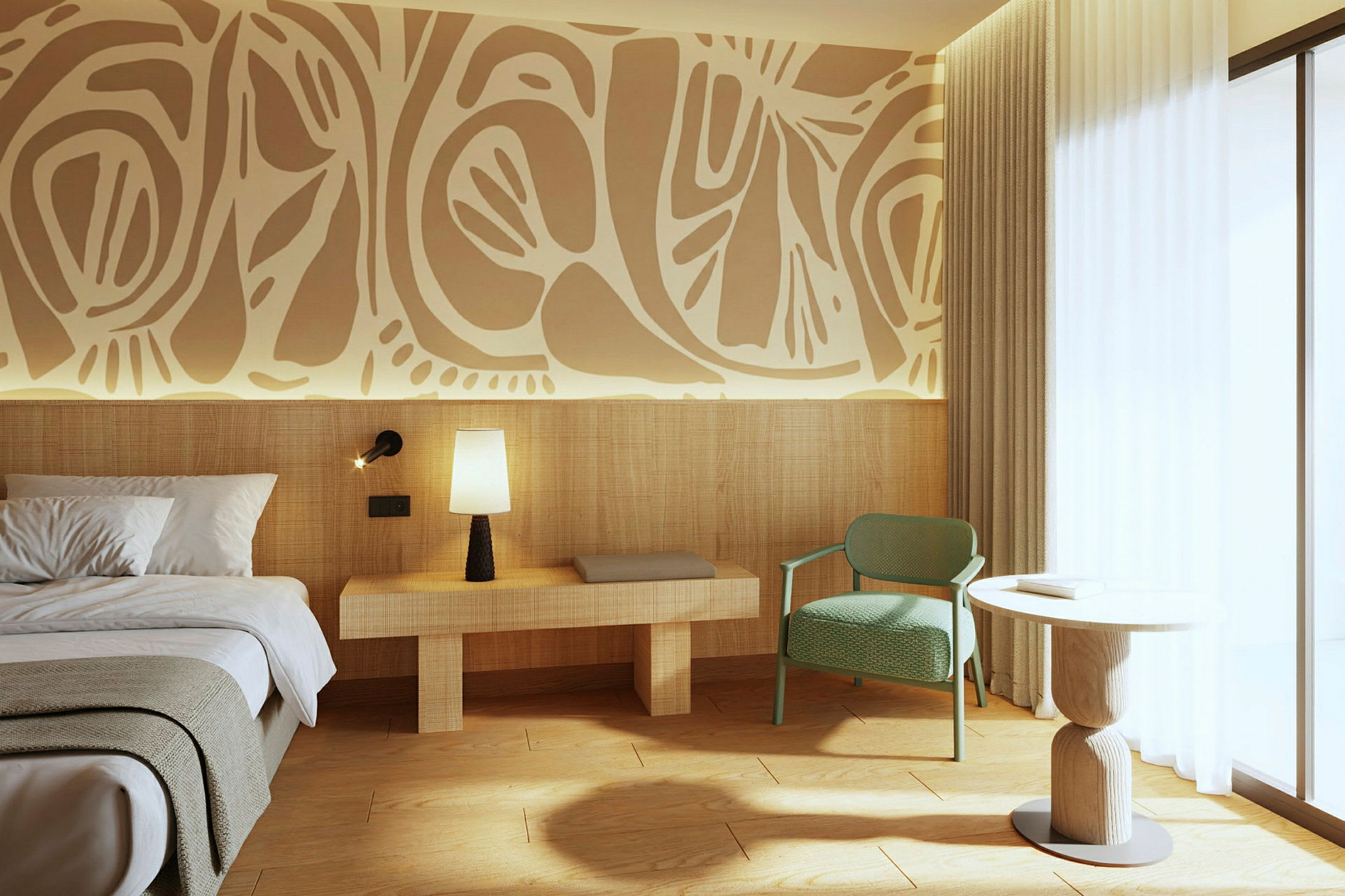 Bilde av et moderne hotellrom med dekorativ kunst på veggen. Det er en seng til venstre, et nattbord med en lampe, en grønn stol og et rundt bord nær et stort vindu. (AI-generert tekst)
