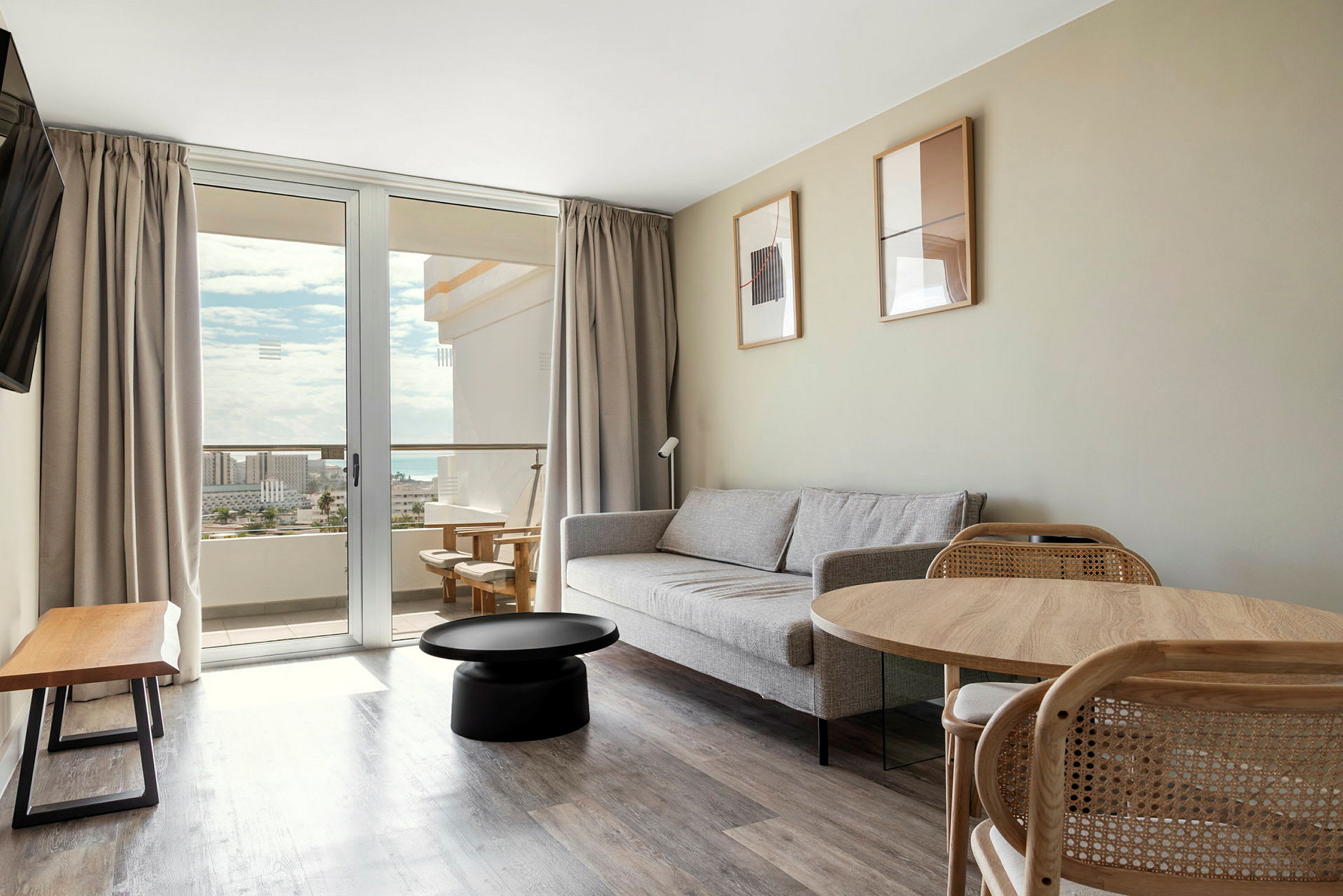Junior Suite, 2 rom, stor balkong på hotellets øvre etasjer, mot omgivelsene