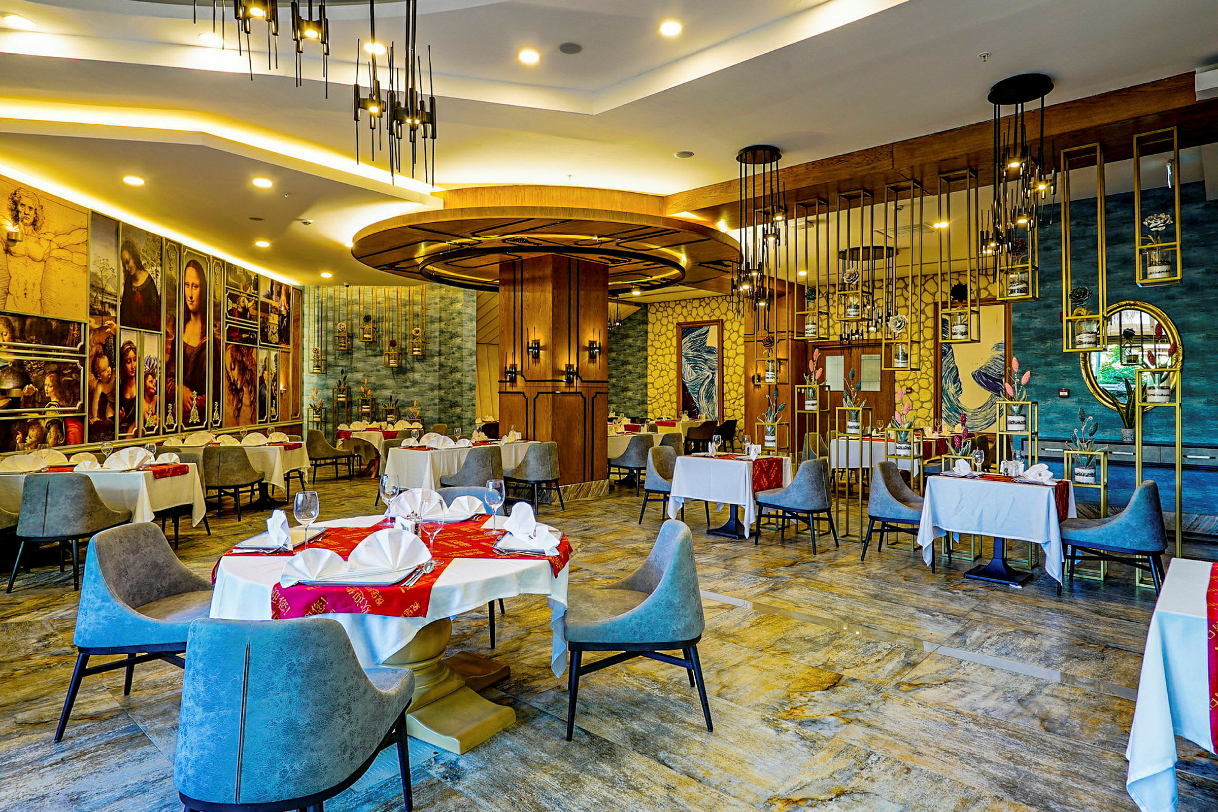 Interiør av en elegant restaurant med smakfull moderne innredning. (AI-generert tekst)
