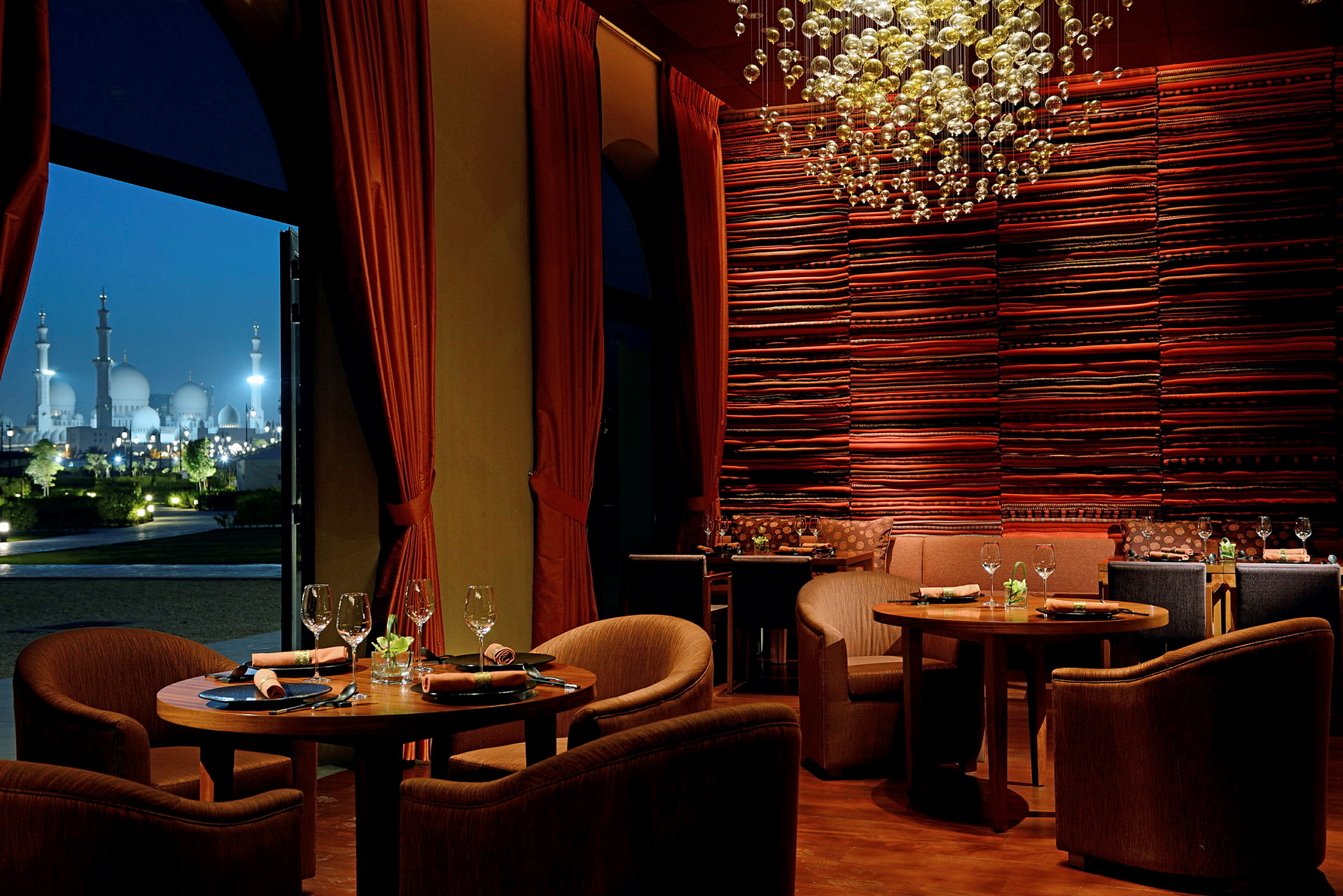 À la carte-restaurant med asiatiske retter