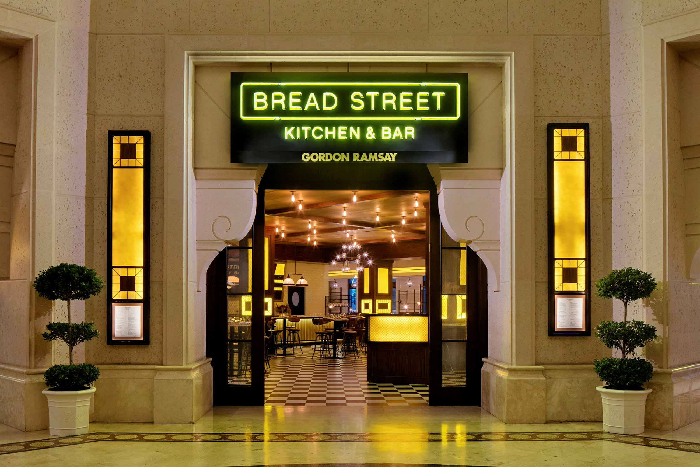 Inngang til Bread Street Kitchen & Bar med Gordon Ramsay. (AI-generert tekst)