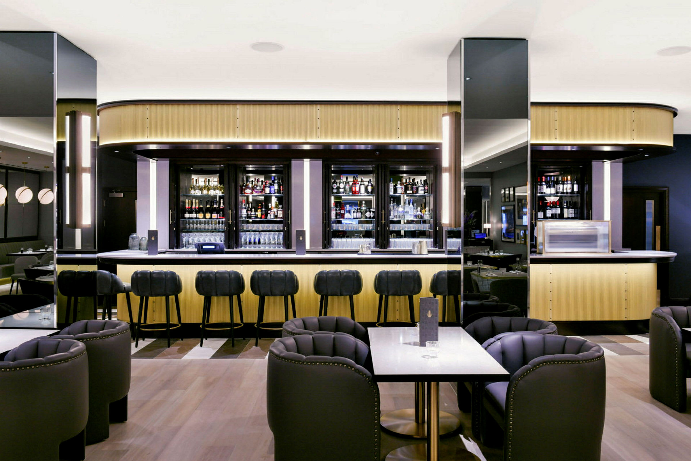 À la carte-restaurant og bar