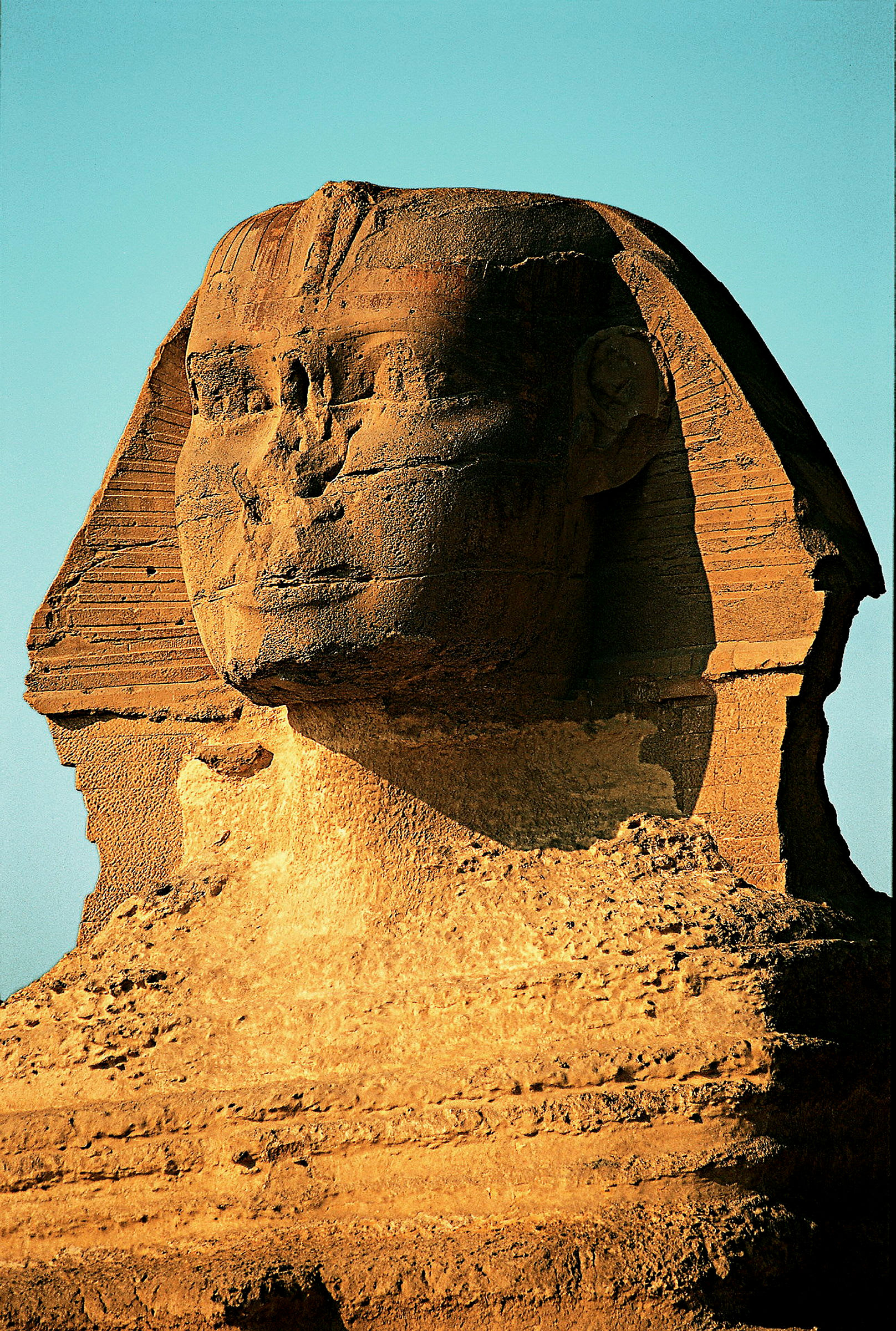 En steinstatue av sfinxens hode i Giza. (AI-generert tekst)