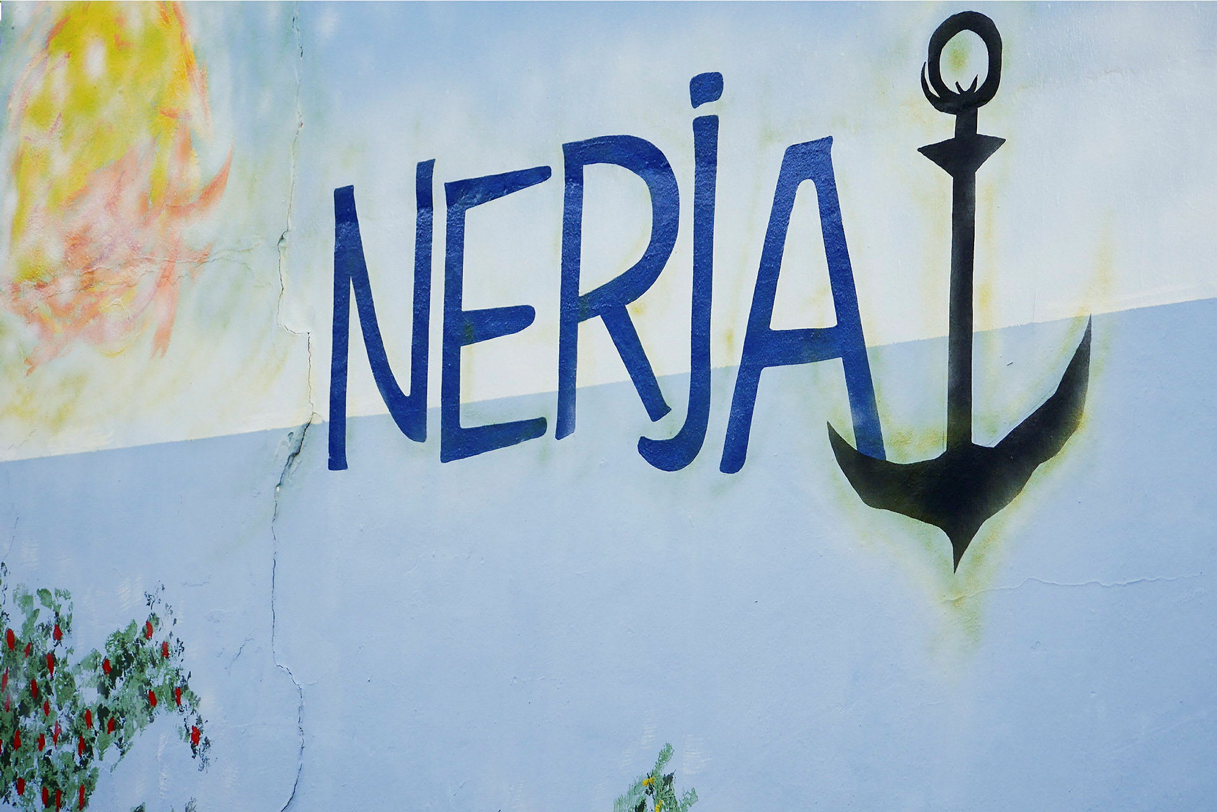 Veggmaling med teksten 'Nerja' og et svart anker. (AI-generert tekst)