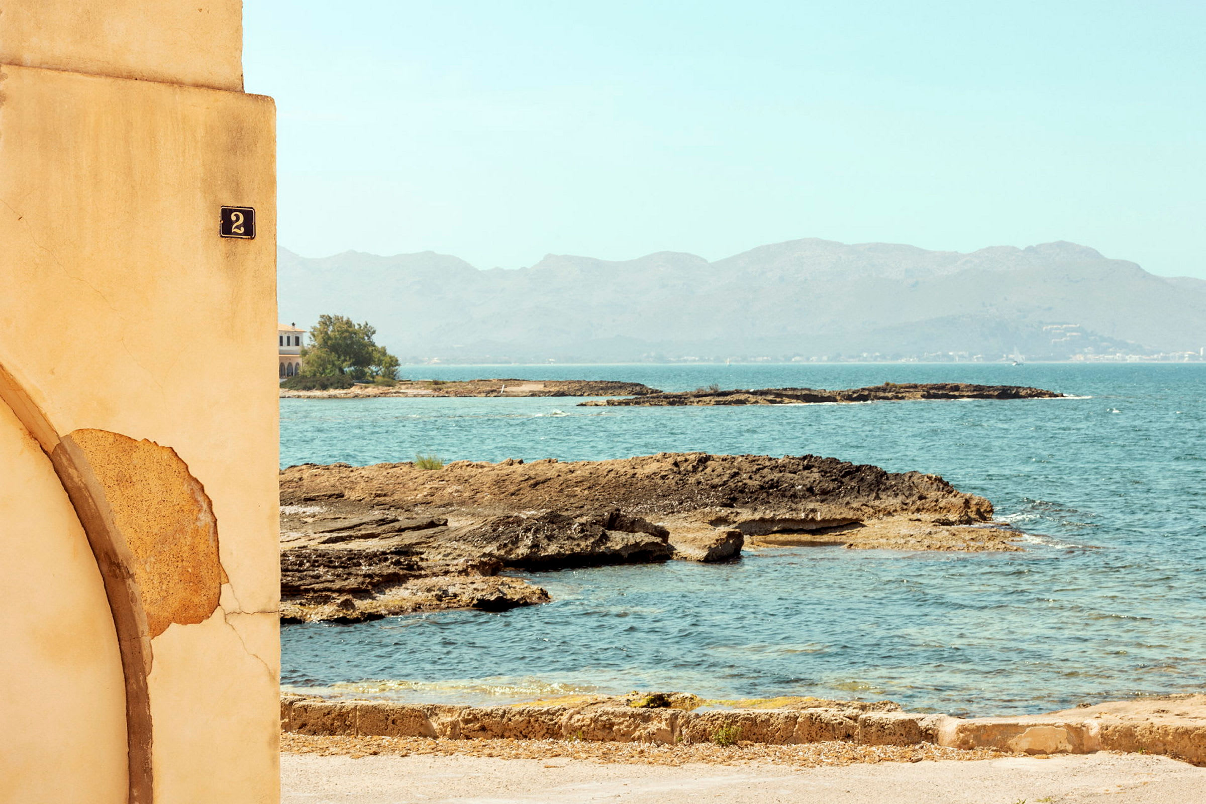 Strandpromenaden Avenida Camp del Mar, ca. fem minutter fra Sunprime Pollensa Bay