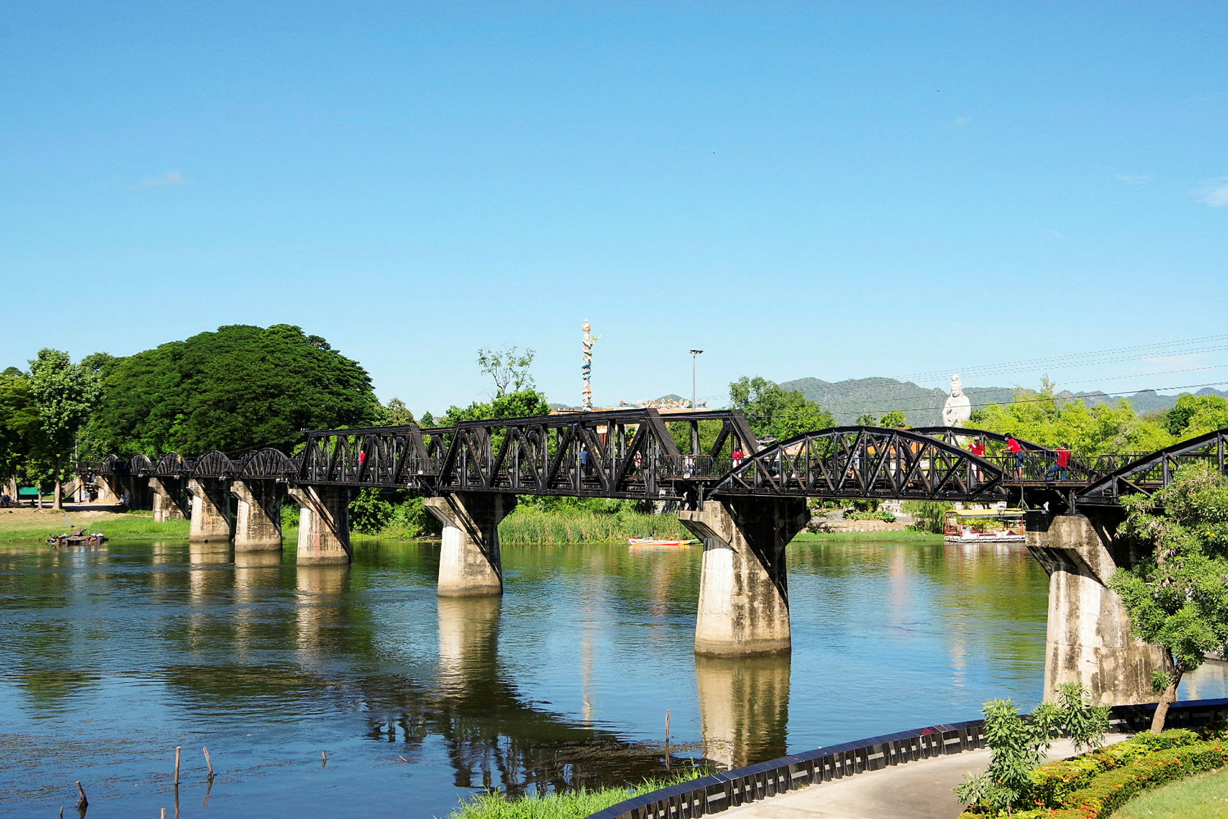 Broen over elven Kwai i Kanchanaburi