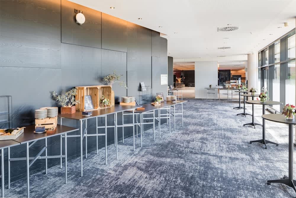 Lobby-lounge