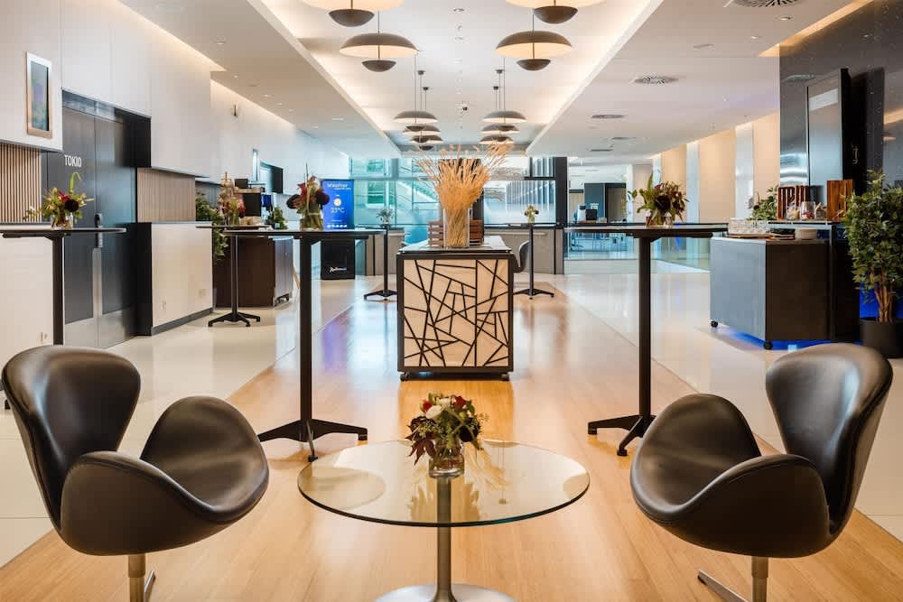 Lobby-lounge