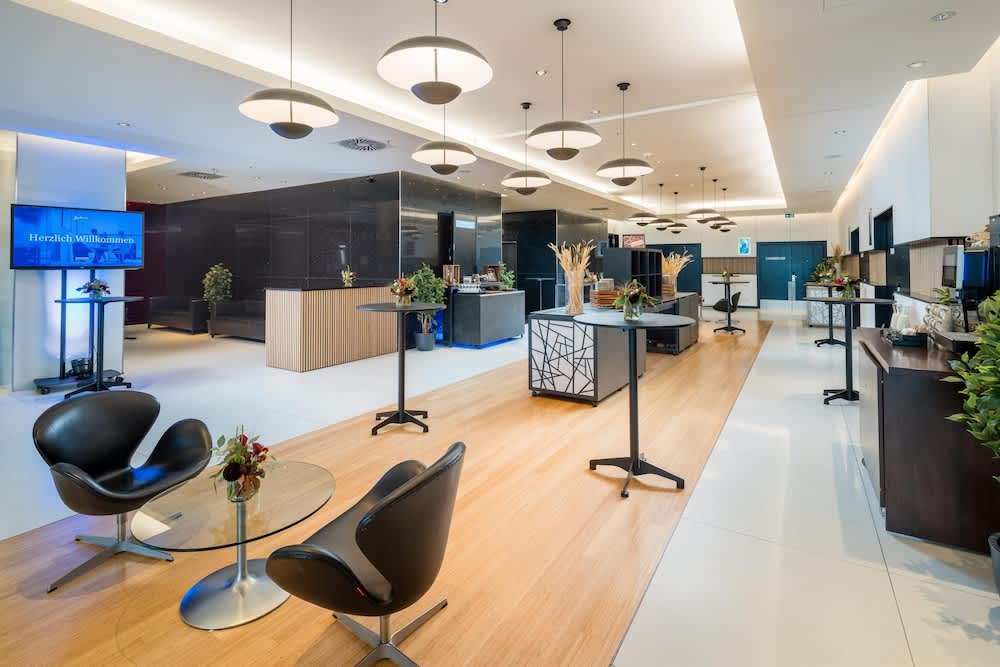 Lobby-lounge