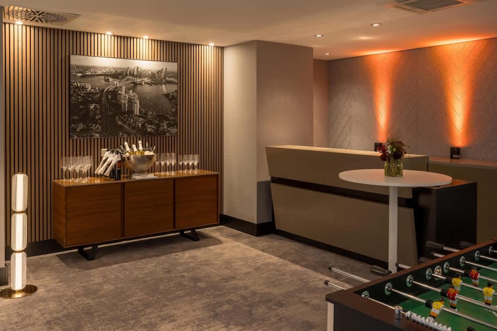 Lobby-lounge
