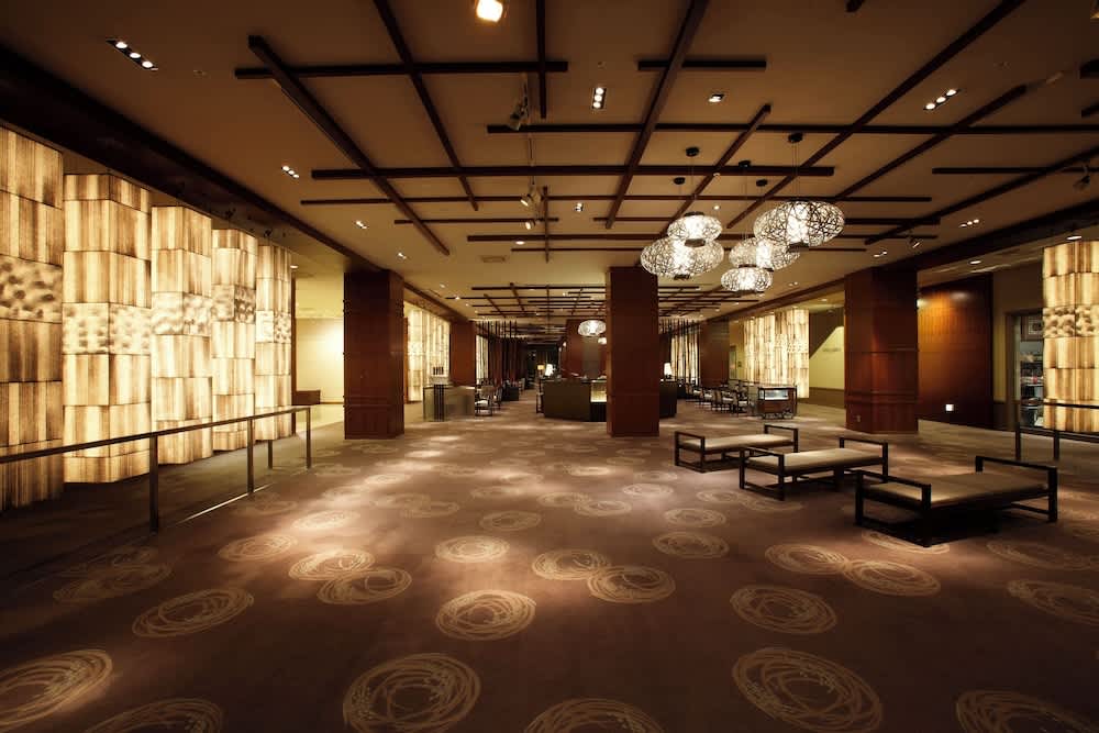 Lobby-lounge