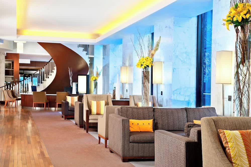 Lobby-lounge