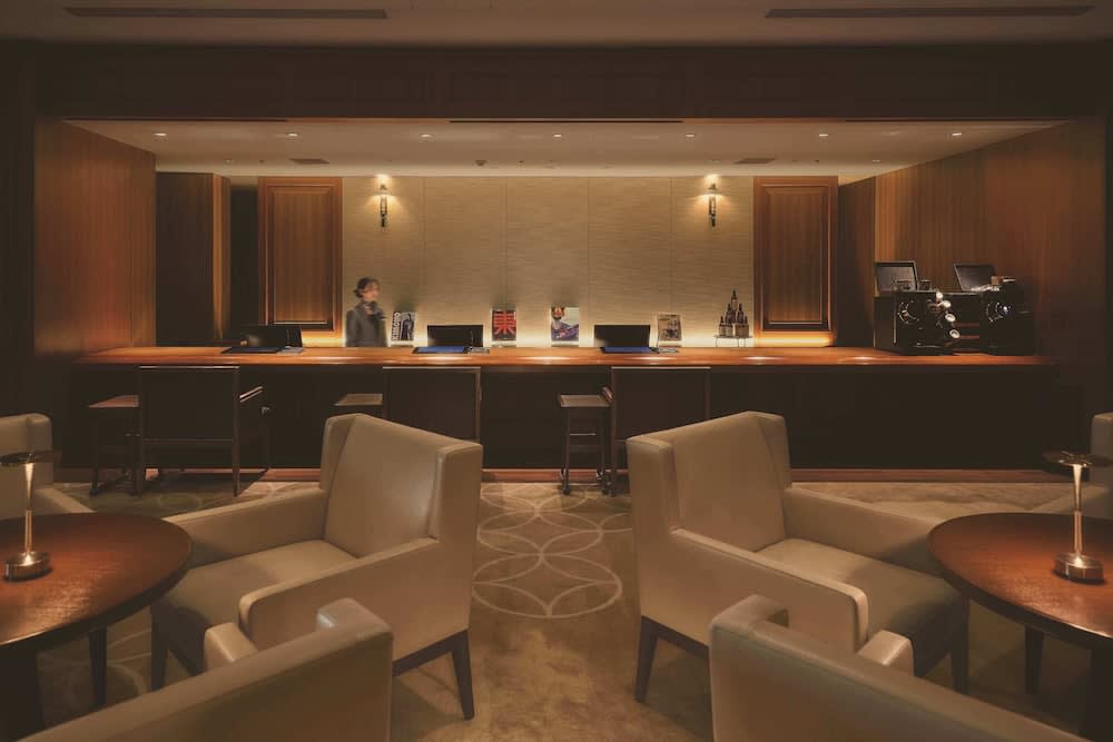 Lobby-lounge