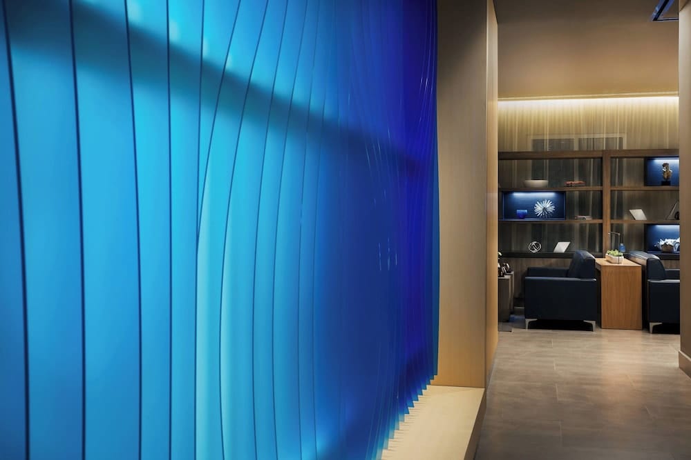 Lobby-lounge