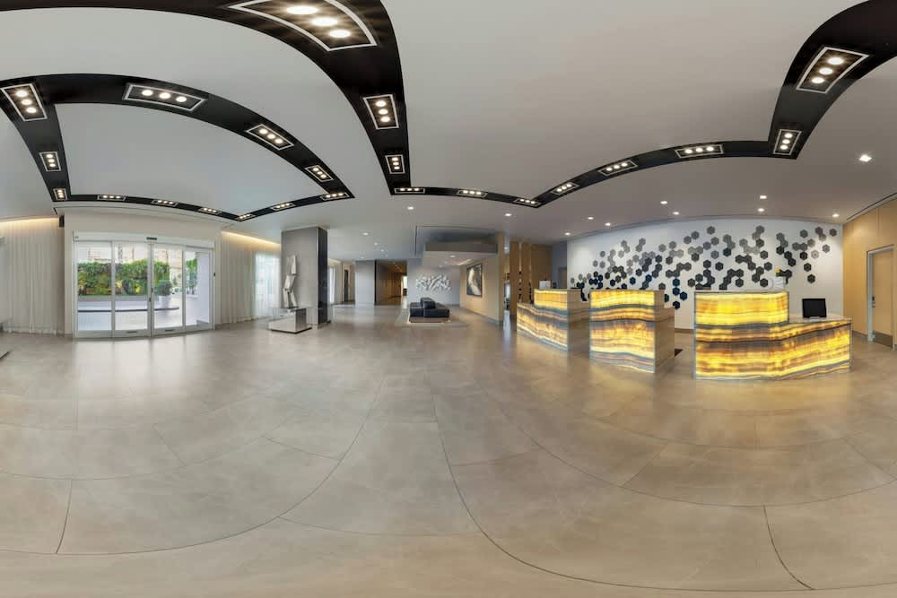 Lobby-lounge