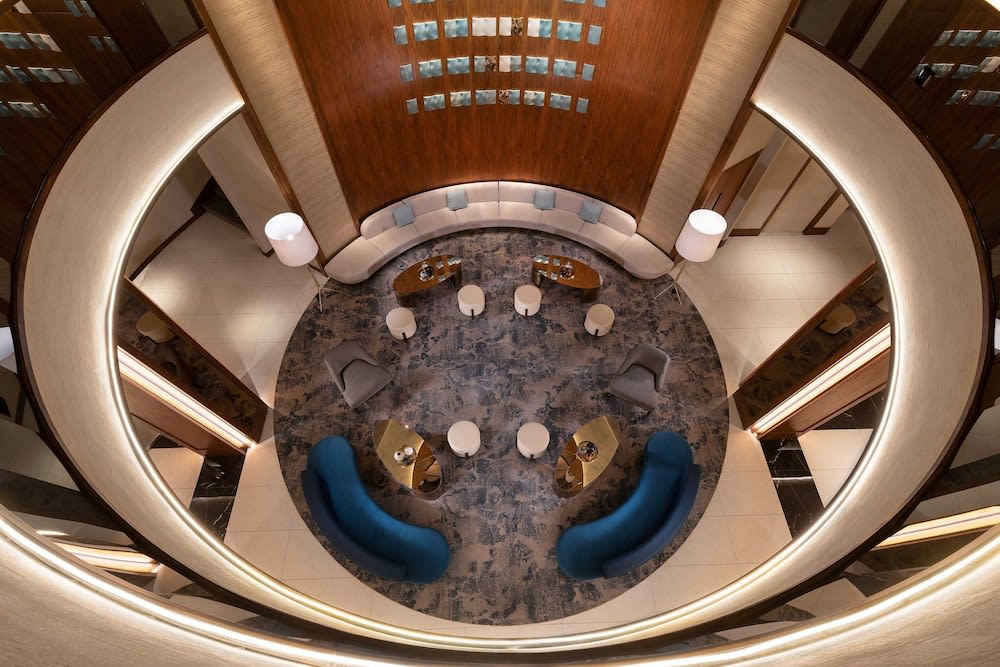 Lobby-lounge