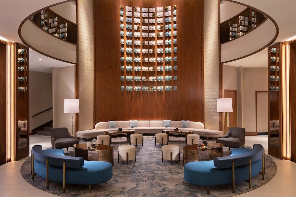 Lobby-lounge