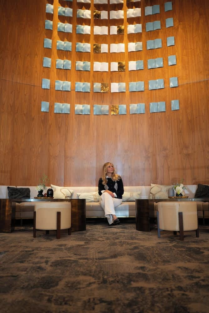 Lobby-lounge