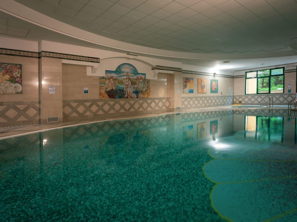 Innendørsbasseng