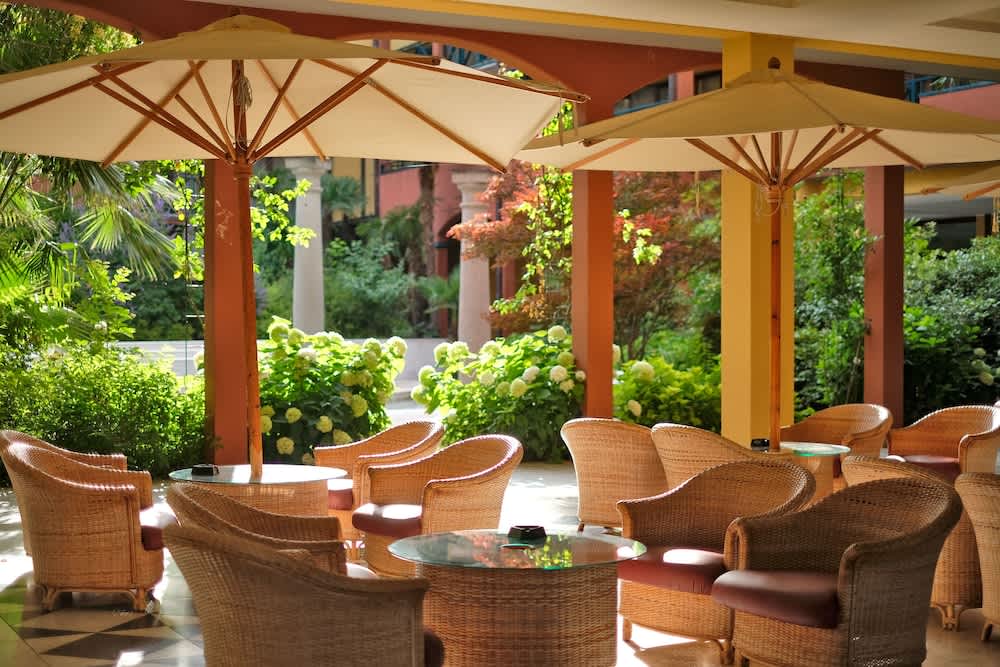 Lobby-lounge
