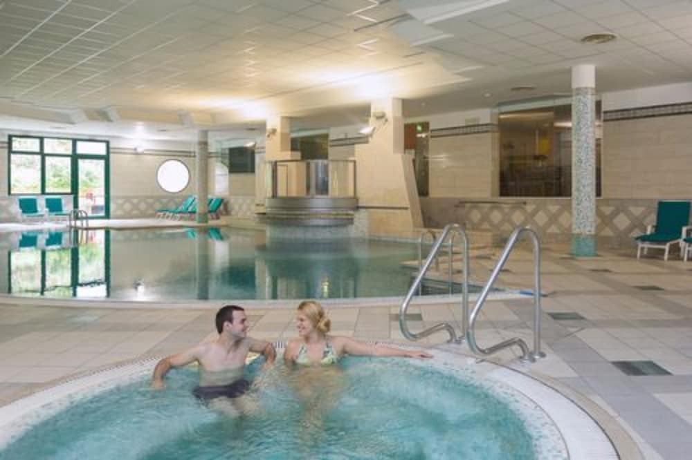 Innendørsbasseng