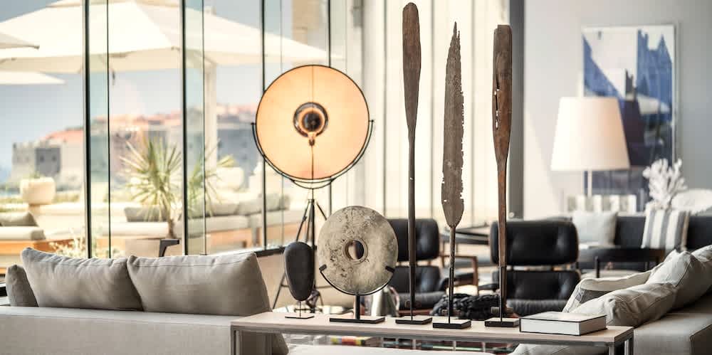 Lobby-lounge