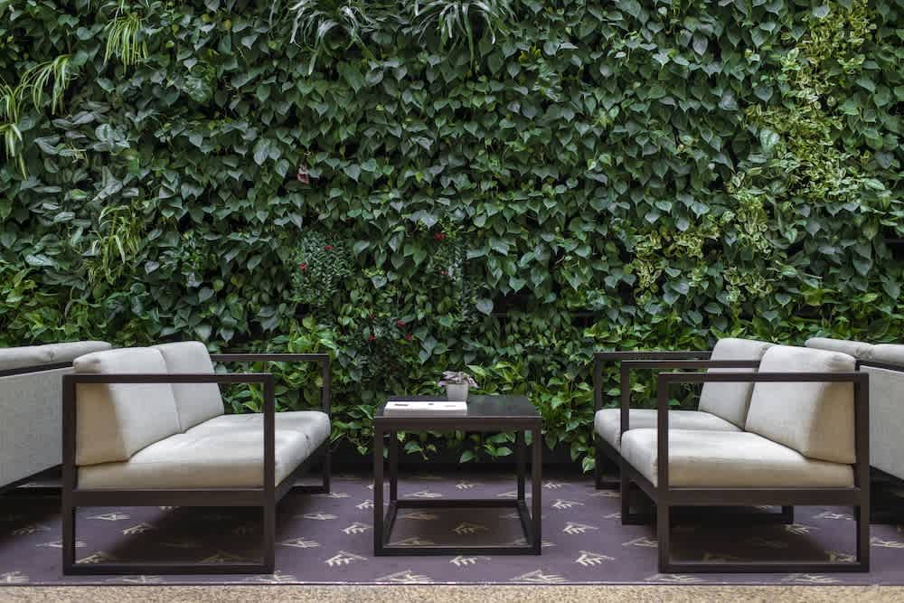 Lobby-lounge