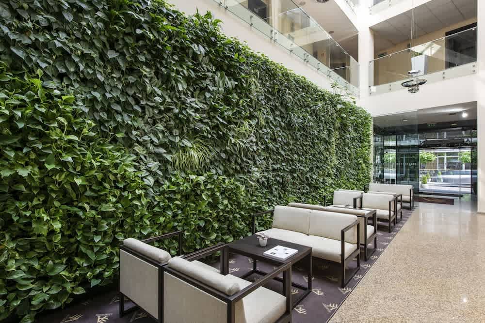 Lobby-lounge