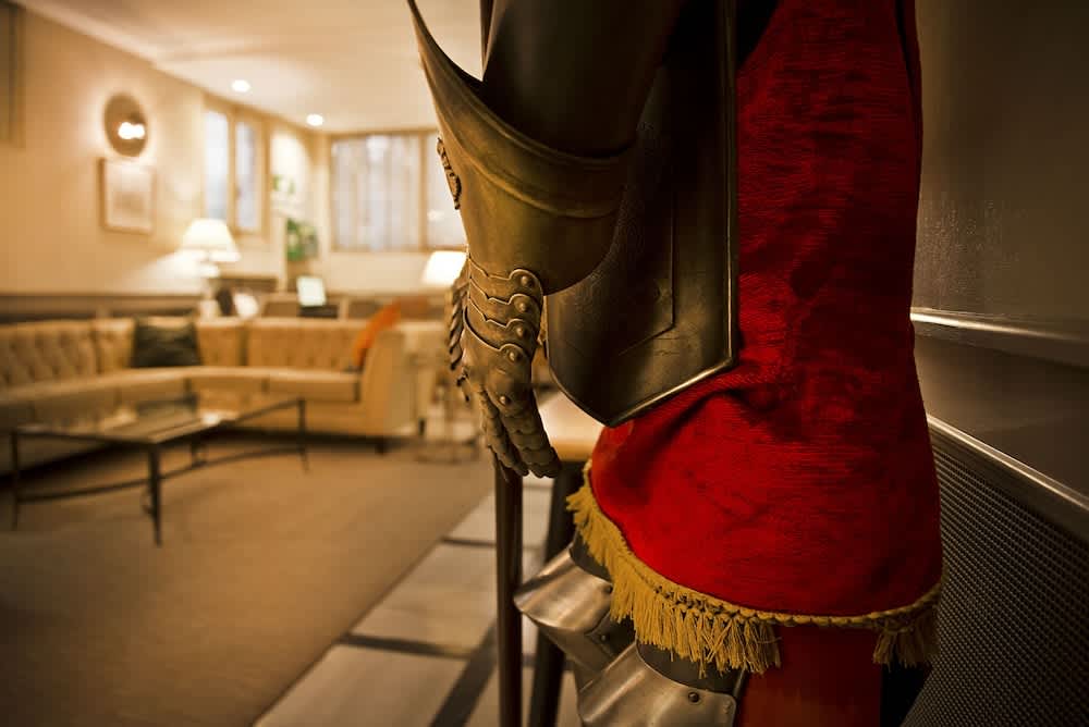 Lobby-lounge
