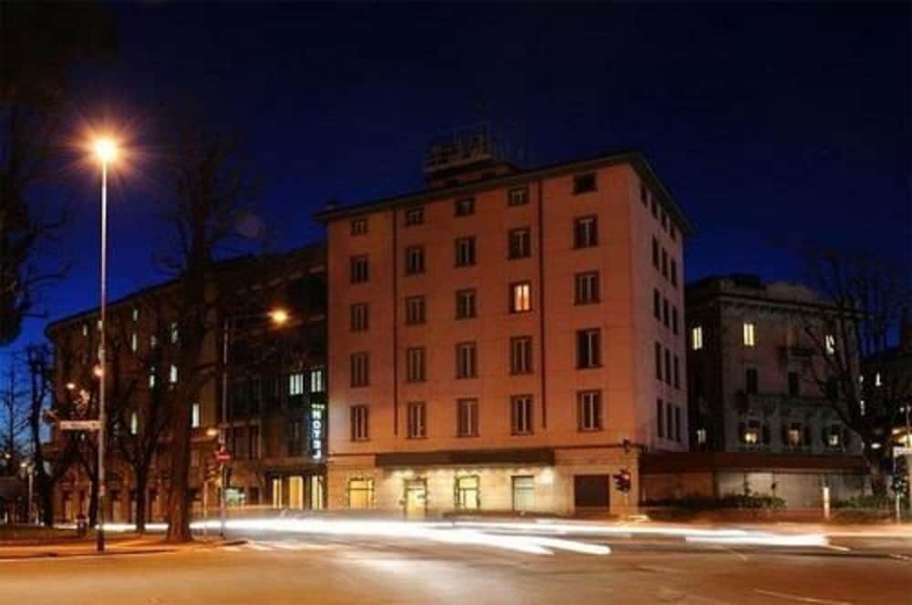 Fasade – kveld/natt