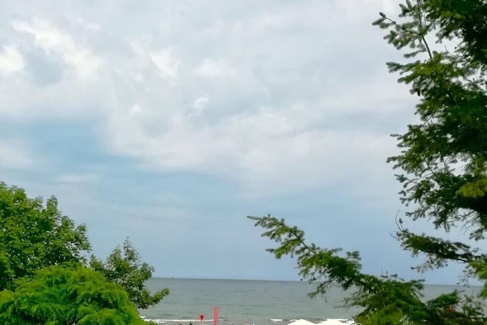 Utsikt mot strand/hav