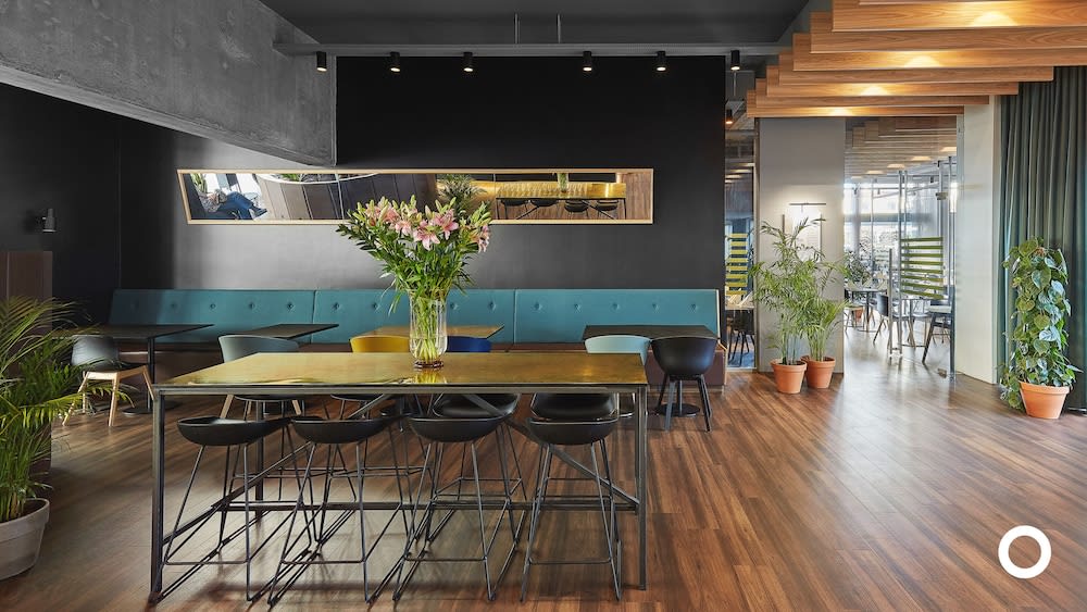 Lobby-lounge