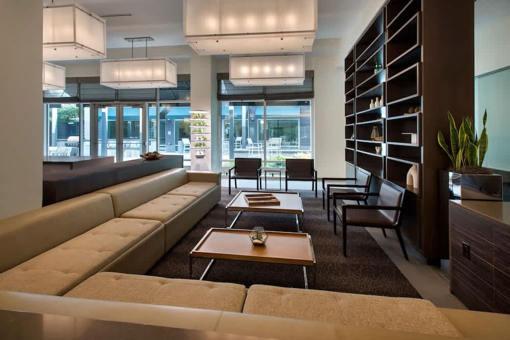 Lobby-lounge