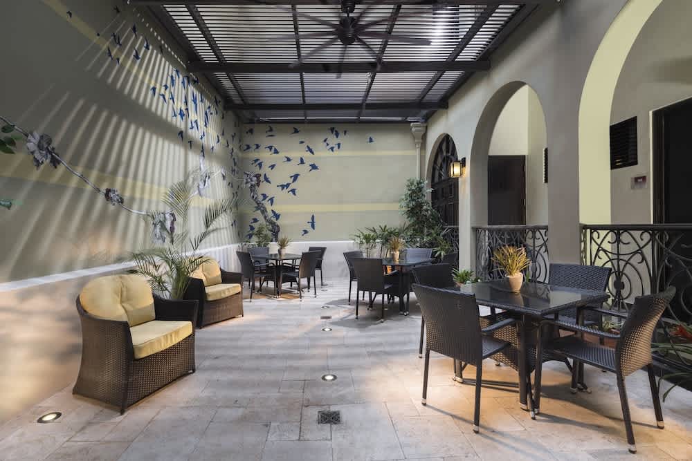 Lobby-lounge