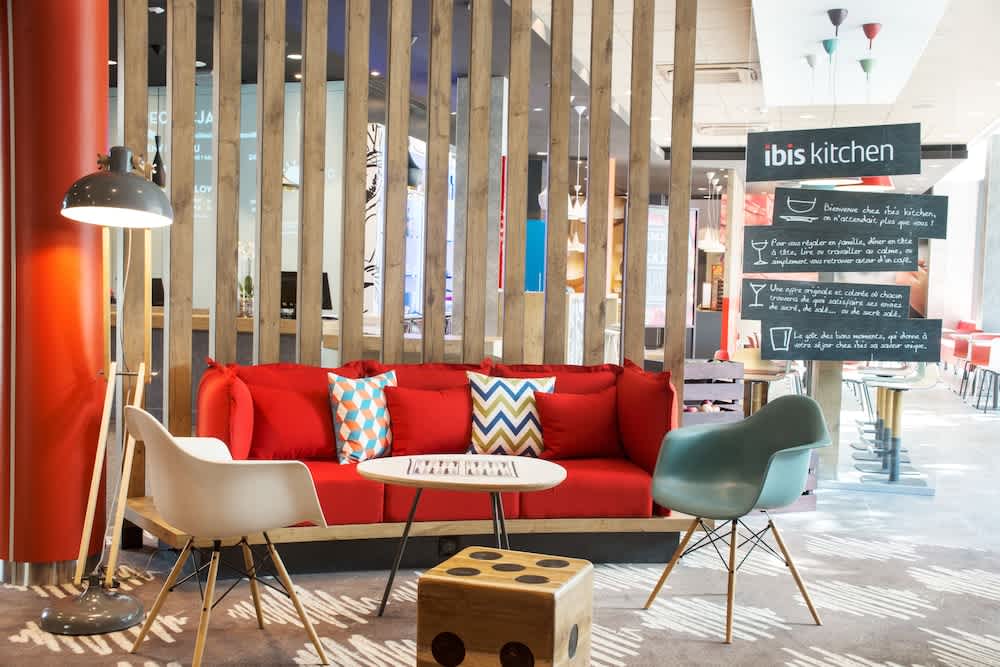 Lobby-lounge