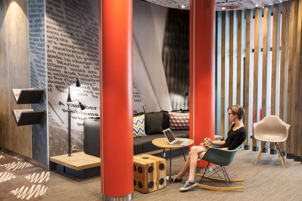 Lobby-lounge