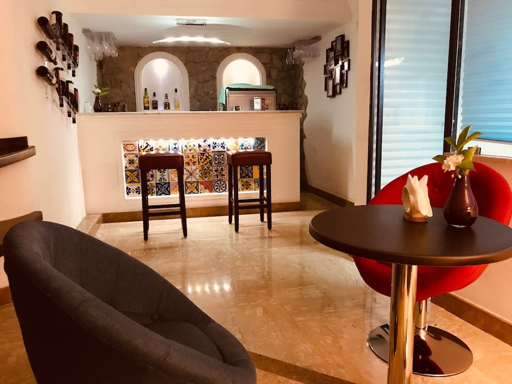 Lobby-lounge