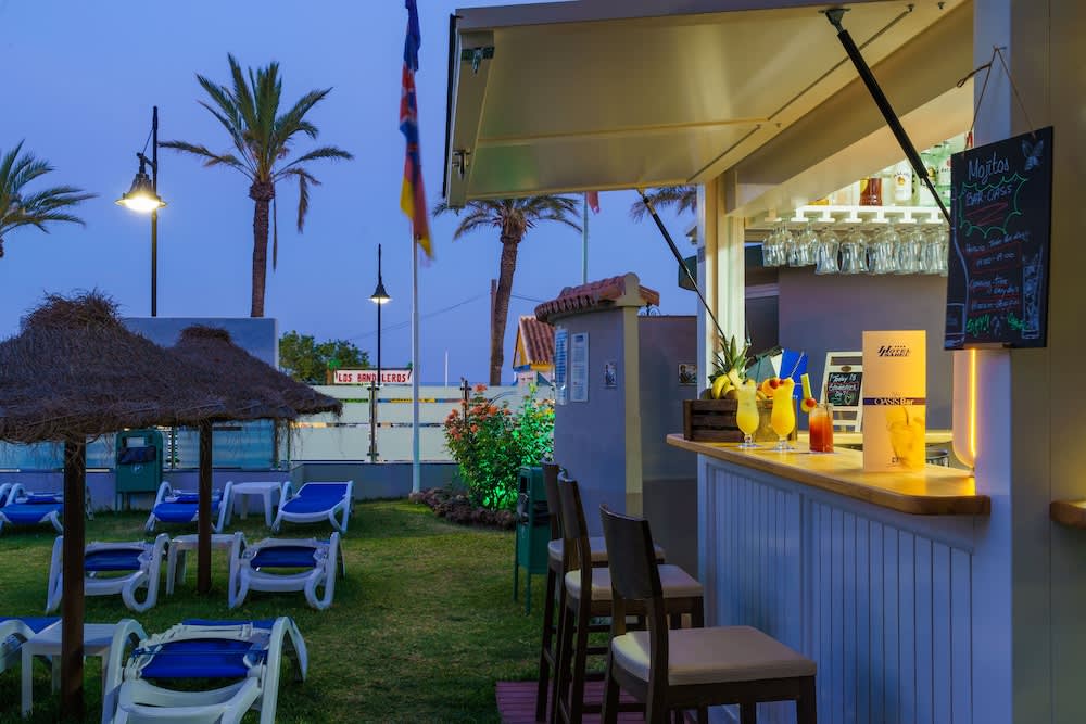 Bar ved bassenget