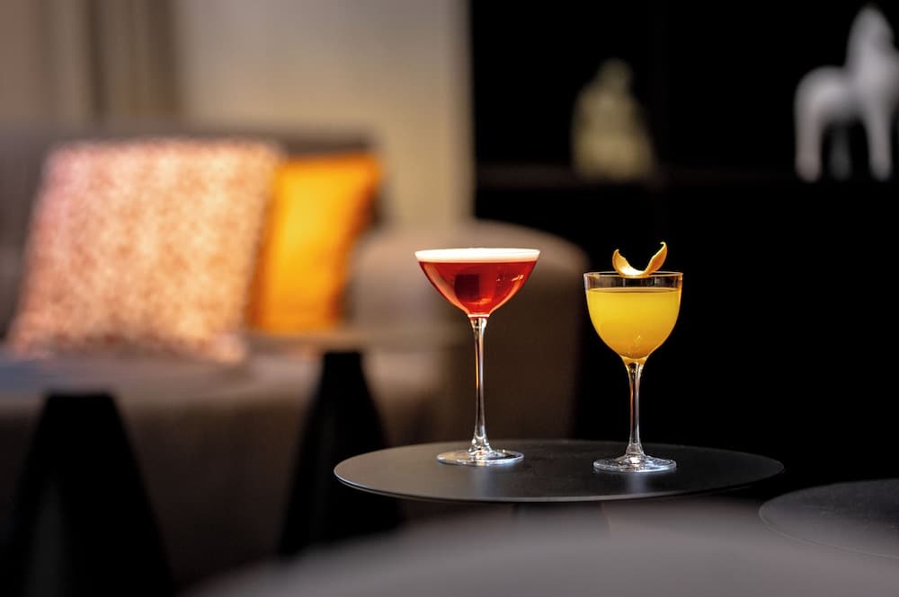 Lobby-lounge