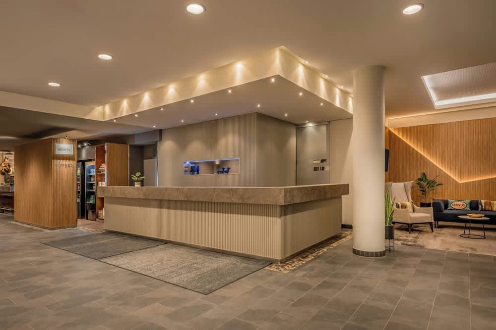 Lobby-lounge