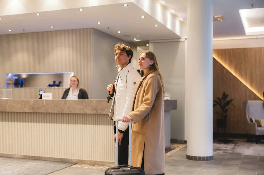 Lobby-lounge