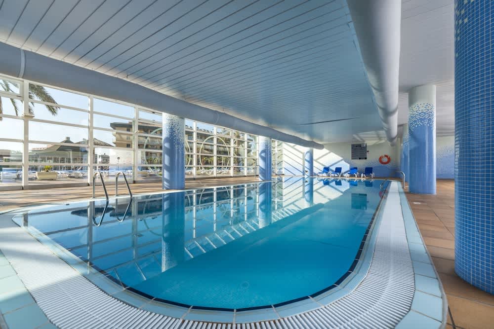 Innendørsbasseng