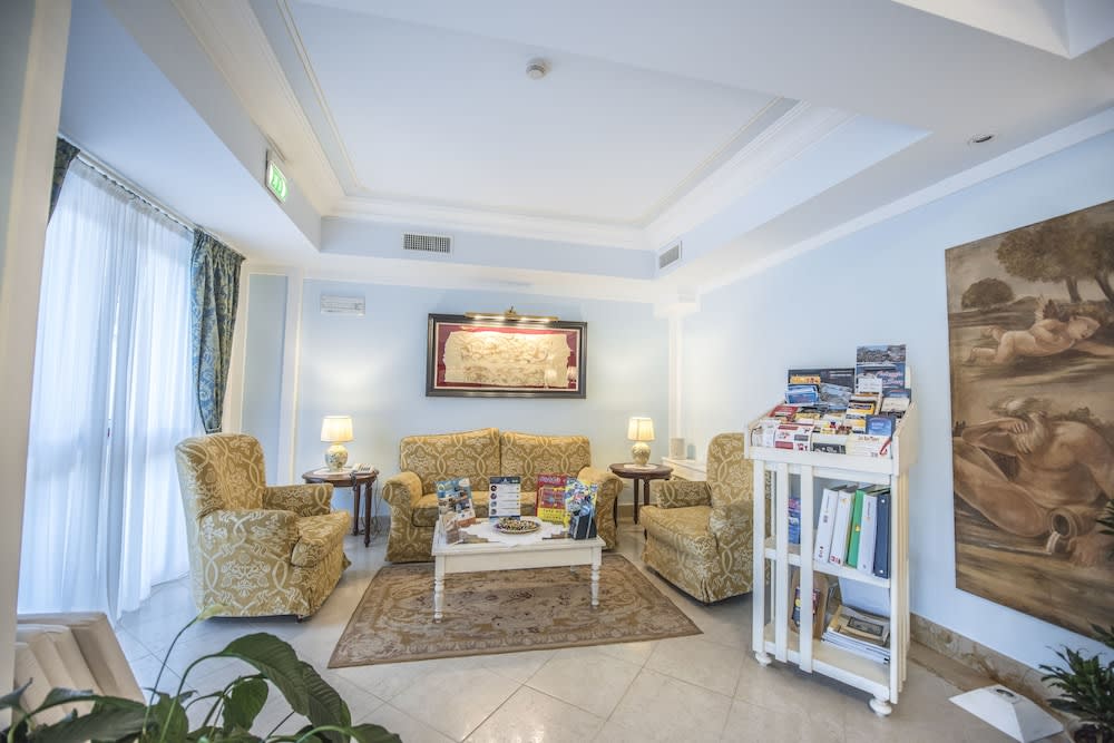 Lobby-lounge