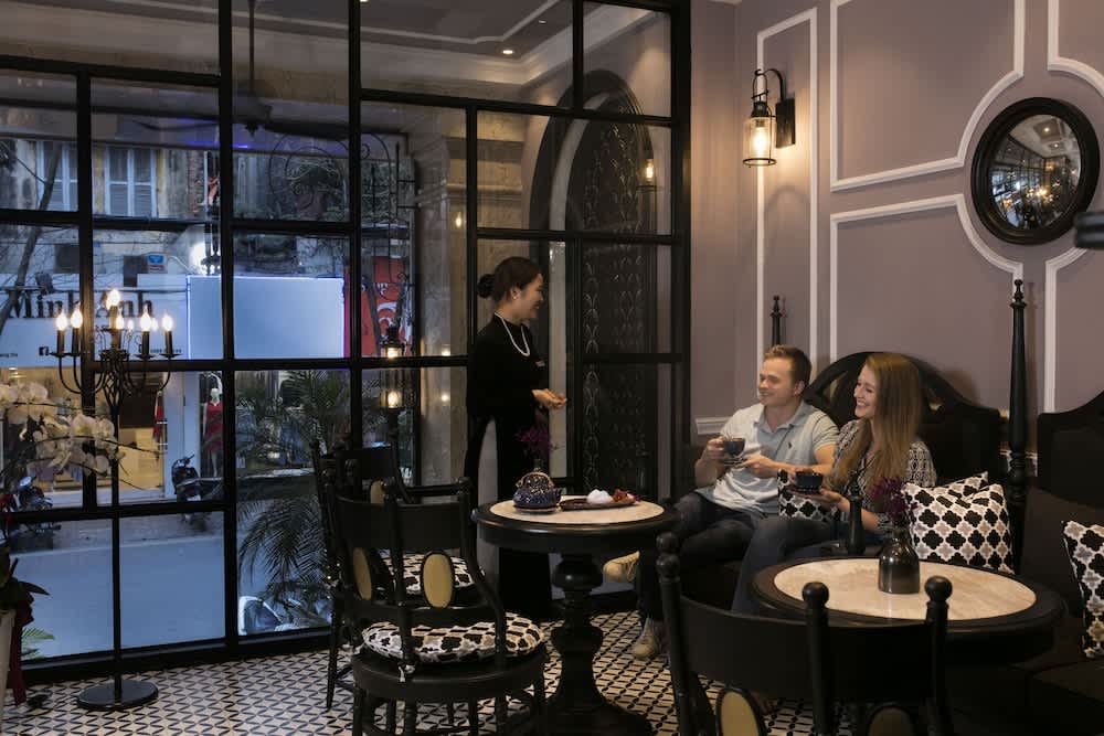 Lobby-lounge