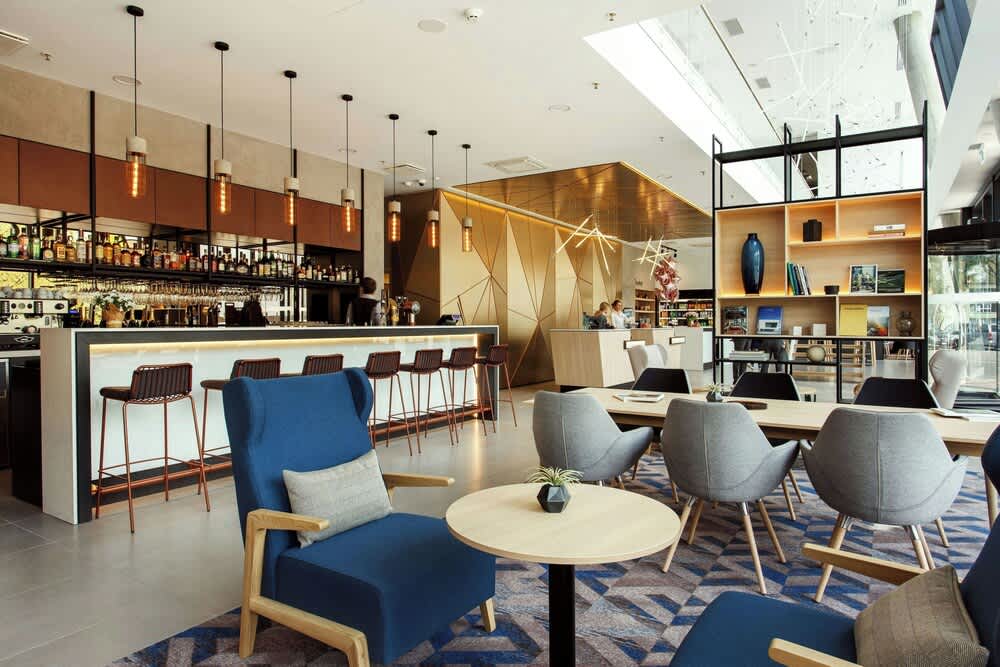 Lobby-lounge