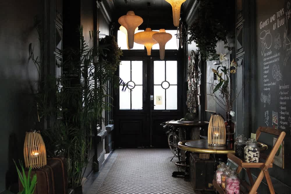 Lobby-lounge
