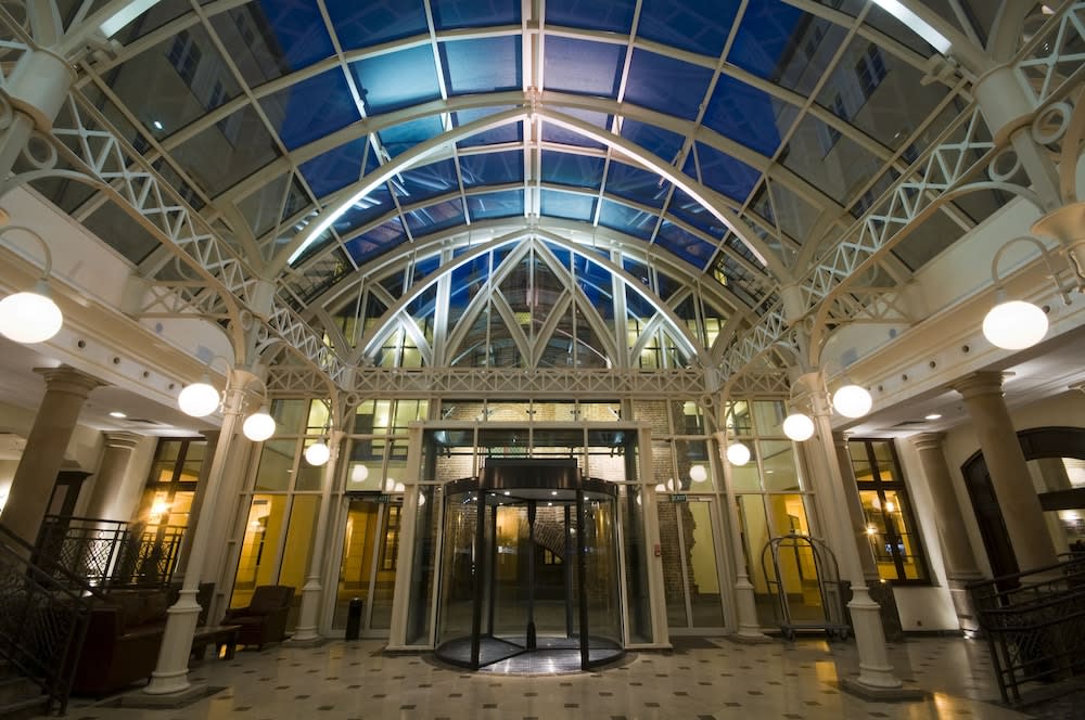 Lobby-lounge