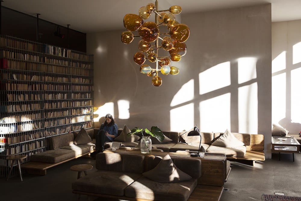 Lobby-lounge