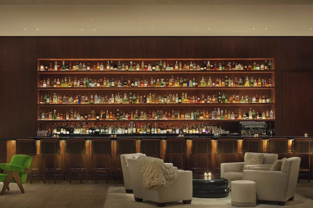 Lobby-lounge